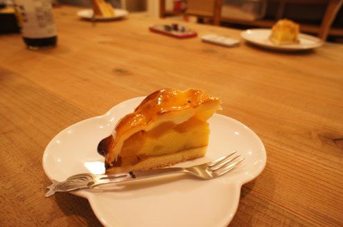 デザートは入居者さんが買ってきてくれたアップルポテトのケーキ