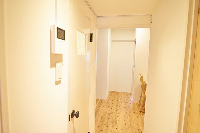 601:ランドリーの隣のトイレ入口